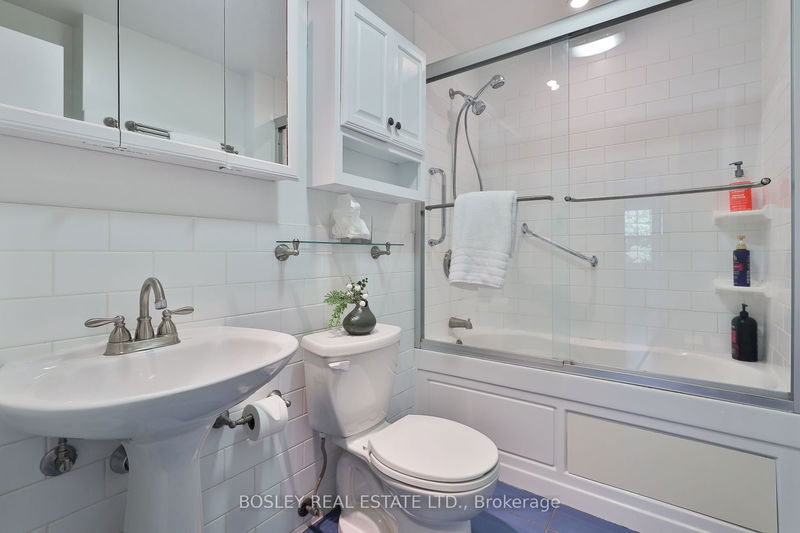 141 Sutherland Dr  Toronto, M4G 1H8 | Image 23