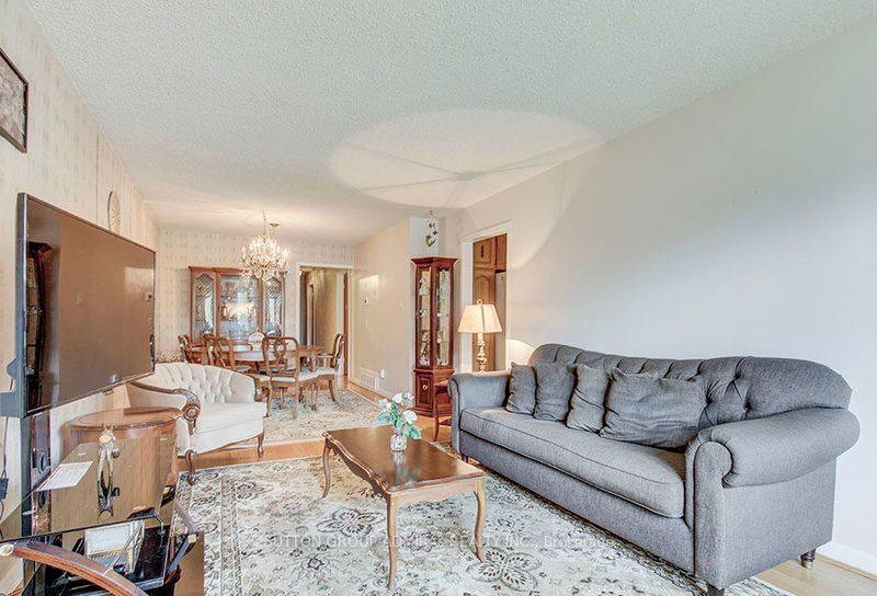 12 Charlemagne Dr  Toronto, M2N 4H8 | Image 10