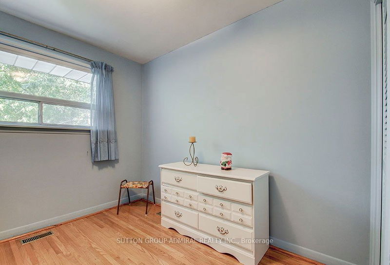 12 Charlemagne Dr  Toronto, M2N 4H8 | Image 25