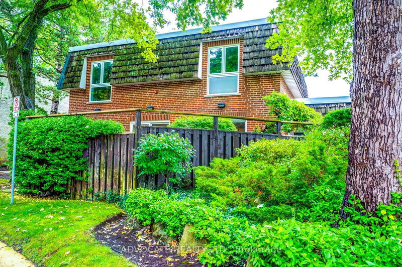 16 Rollscourt Dr  Toronto, M2L 1X5 | Image 38