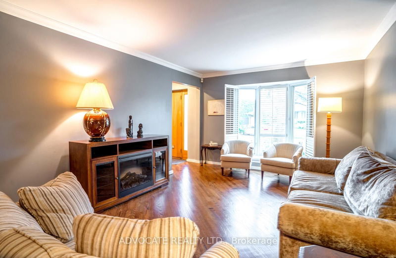 16 Rollscourt Dr  Toronto, M2L 1X5 | Image 5