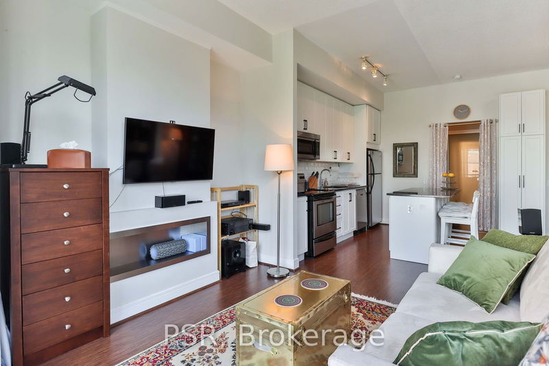  532 - 112 George St  Toronto, M5A 2M5 | Image 15