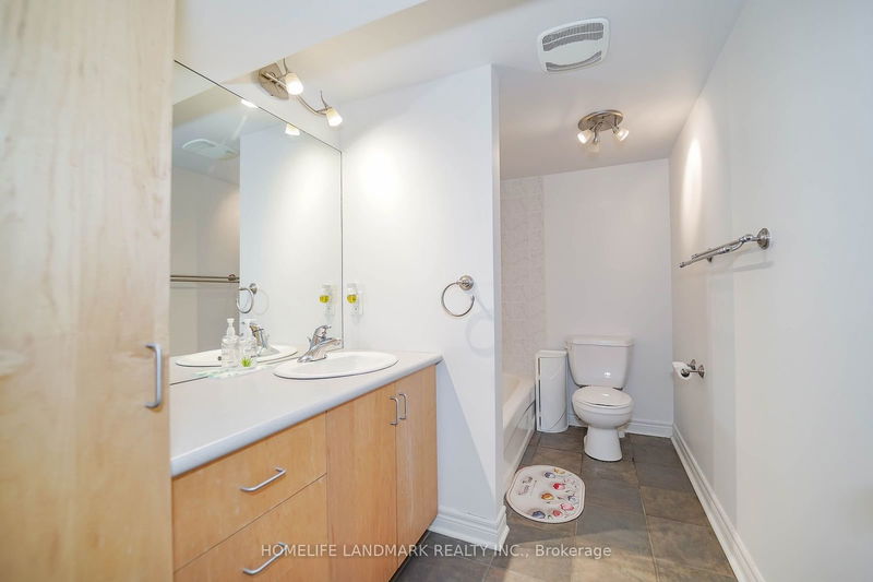 80 Kingslake Rd  Toronto, M2J 3E5 | Image 12