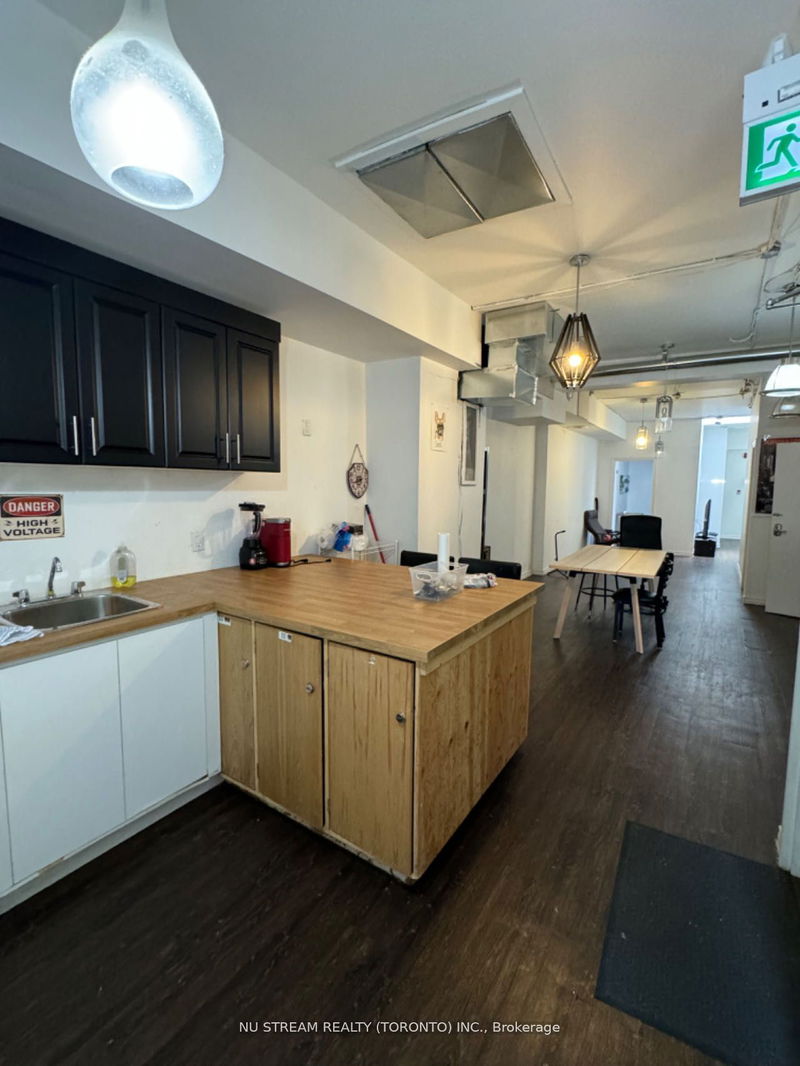 home for lease on 2F-403 Spadina Avenue