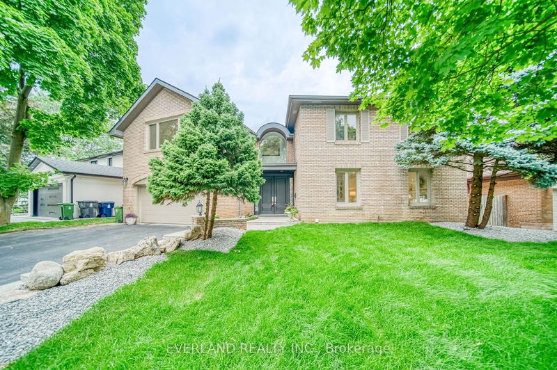 8 Elliotwood Crt  Toronto, M2L 2P9 | Image 3