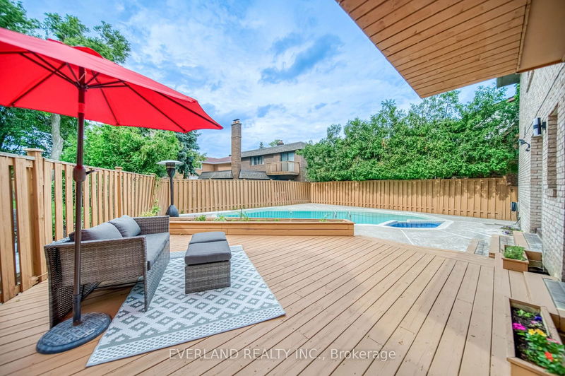 8 Elliotwood Crt  Toronto, M2L 2P9 | Image 40