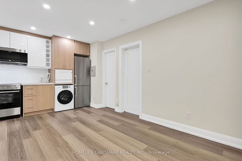 home for lease on 206-448 Spadina Road