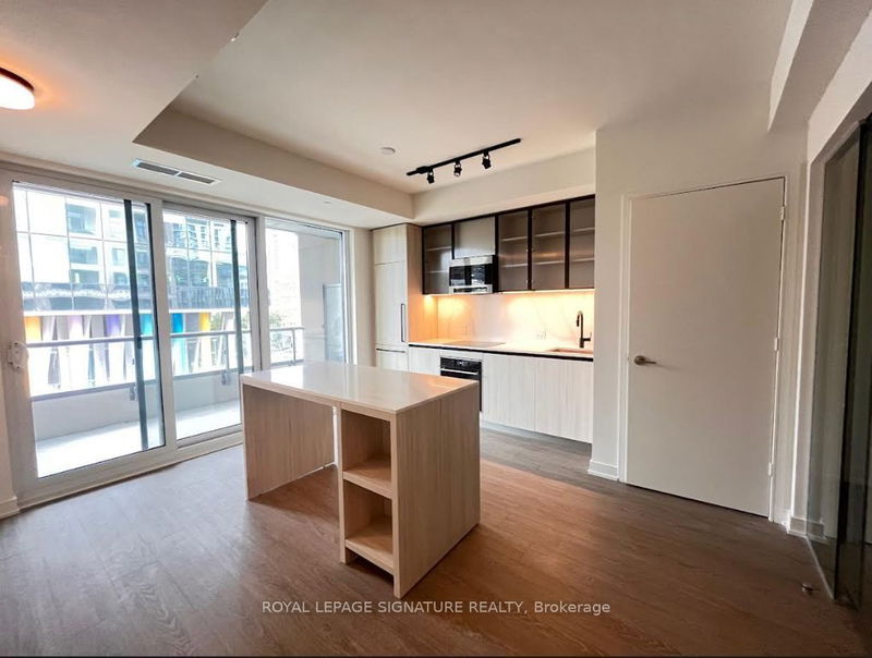 home for lease on 304-425 Front Street E