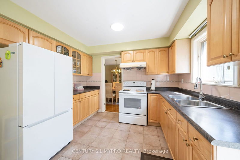 195 Banbury Rd  Toronto, M3B 3C6 | Image 12