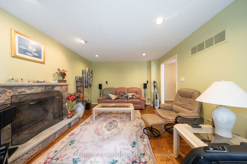 195 Banbury Rd  Toronto, M3B 3C6 | Image 15