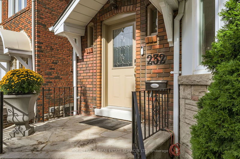 232 Fairlawn Ave  Toronto, M5M 1T1 | Image 4