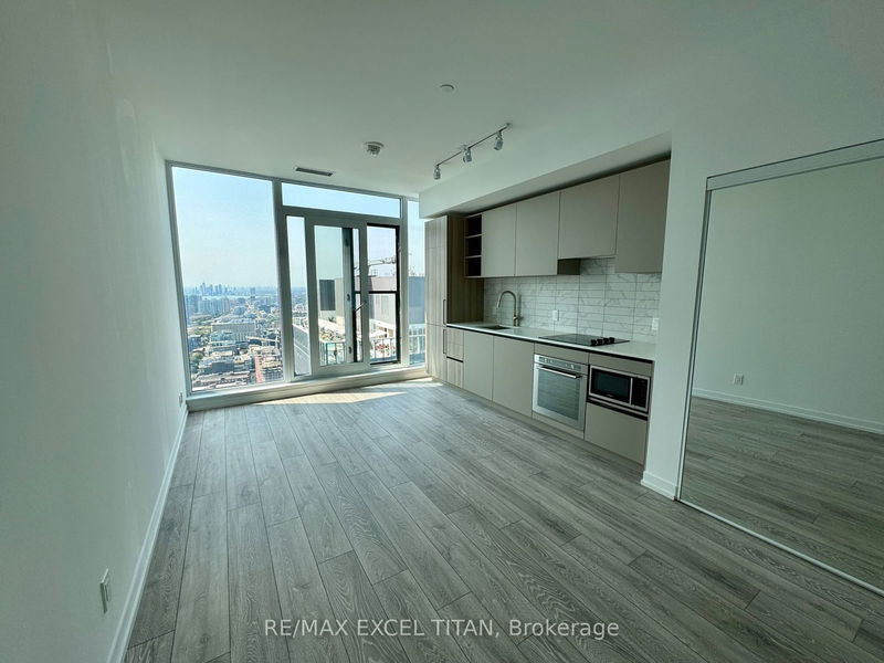 home for lease on PH03-55 Mercer Street
