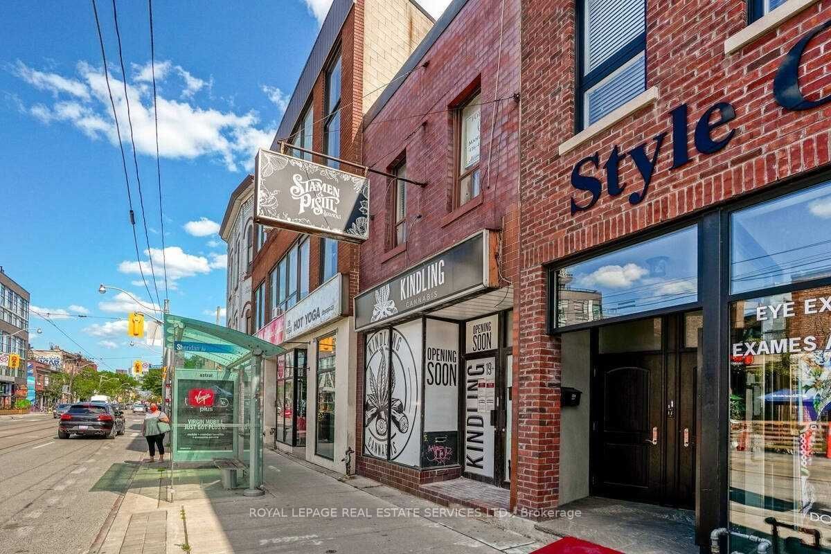 Building in 1567 Dundas Street