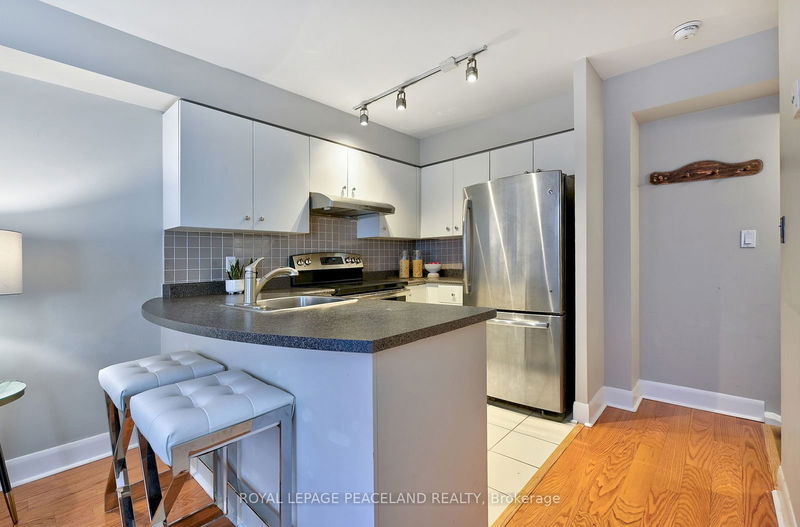  366 - 415 Jarvis St  Toronto, M4Y 3C1 | Image 5