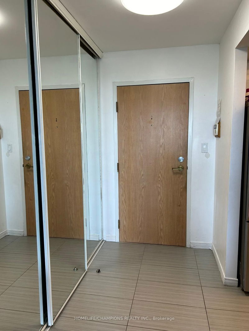 home for lease on 1011-5 Concorde Place