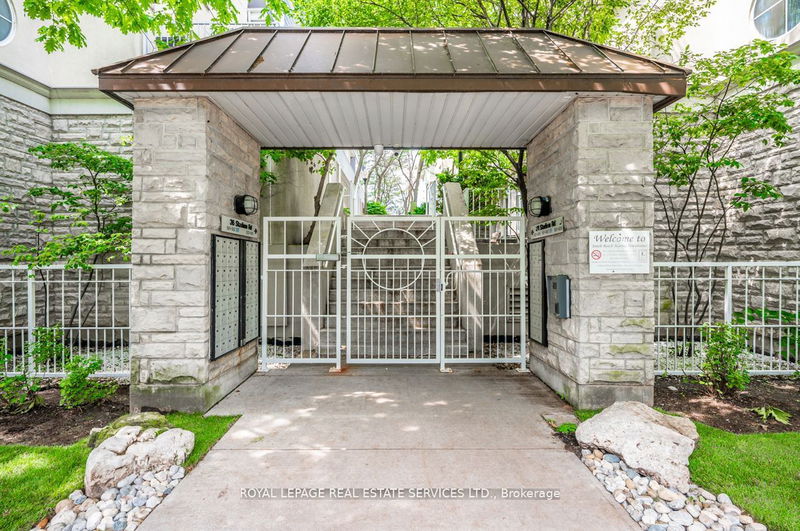  631 - 38 Stadium Rd  Toronto, M5V 3P4 | Image 4