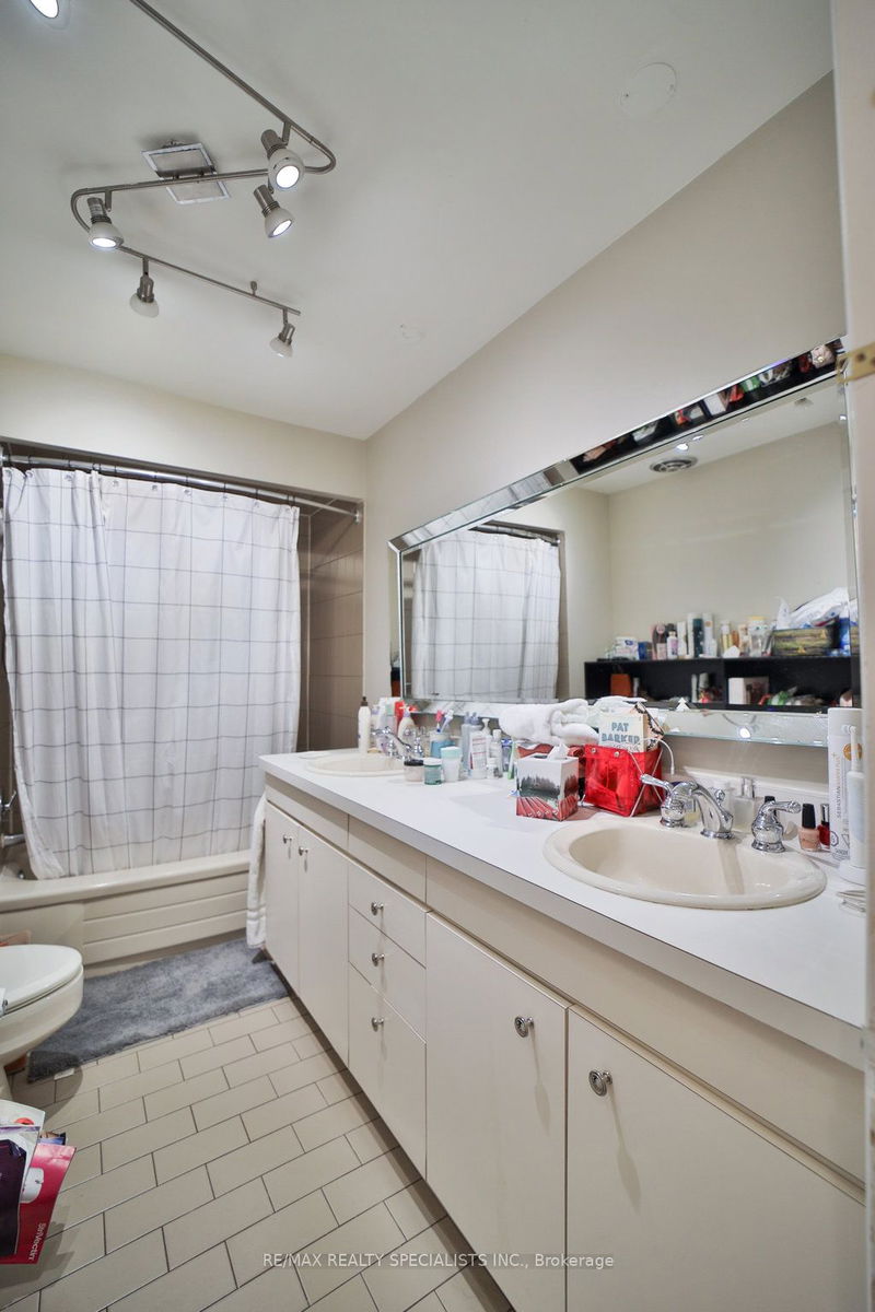 494 Summerhill Ave  Toronto, M4W 2E5 | Image 28