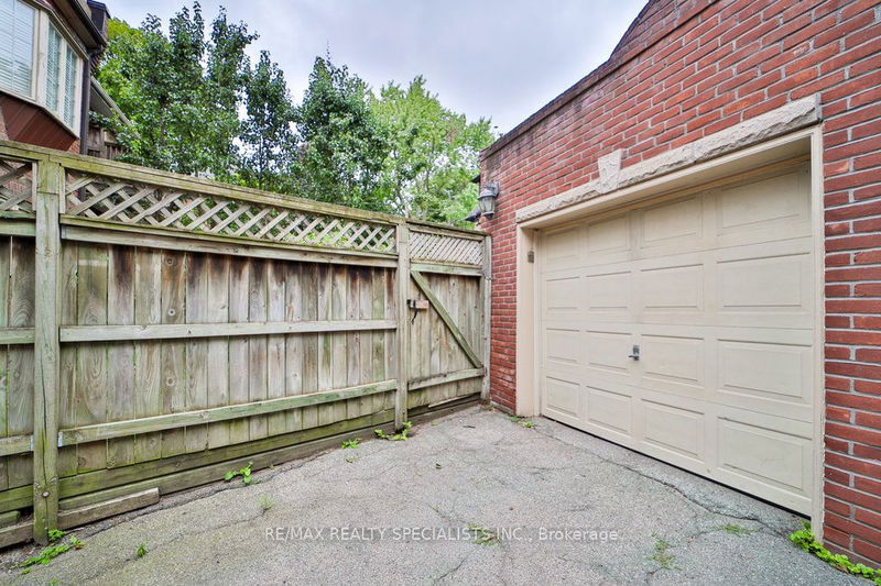 494 Summerhill Ave  Toronto, M4W 2E5 | Image 35