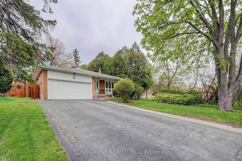 25 Greenyards Dr  Toronto, M2M 2R7 | Image 1