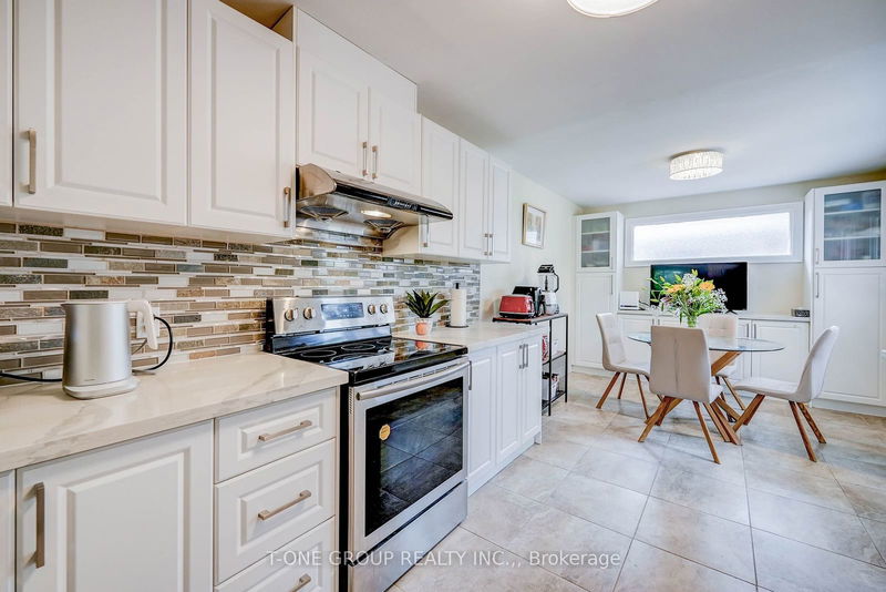 25 Greenyards Dr  Toronto, M2M 2R7 | Image 15