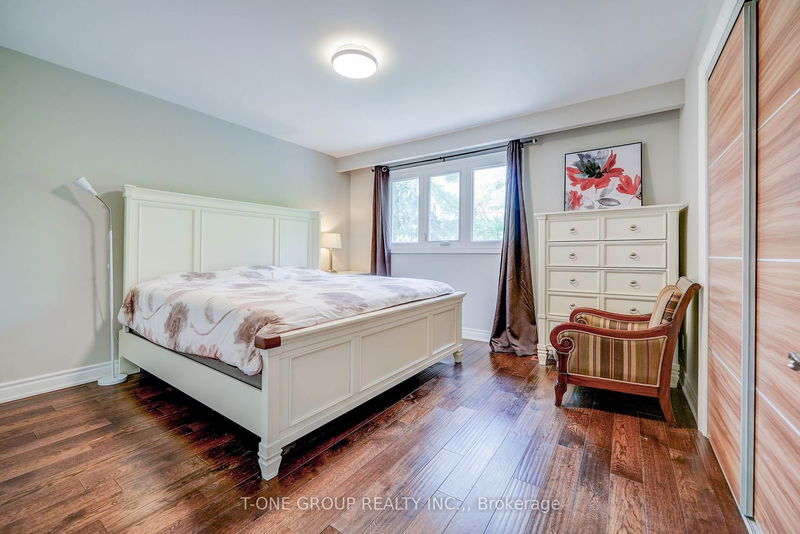 25 Greenyards Dr  Toronto, M2M 2R7 | Image 20