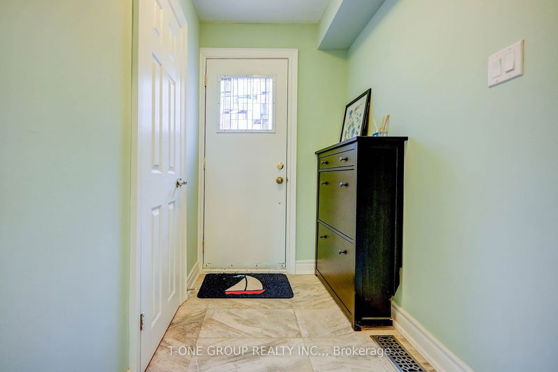 25 Greenyards Dr  Toronto, M2M 2R7 | Image 24