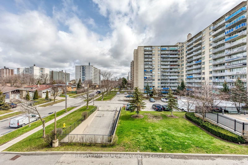  1 - 45 Cedarcroft Blvd  Toronto, M2R 3Y2 | Image 2