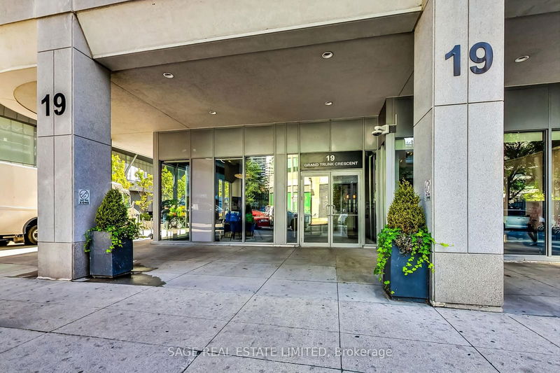  1912 - 19 Grand Trunk Cres  Toronto, M5J 3A3 | Image 2