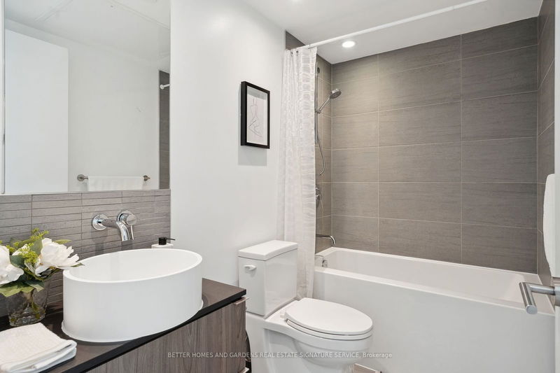  515 - 161 Roehampton Ave  Toronto, M4P 0C8 | Image 24