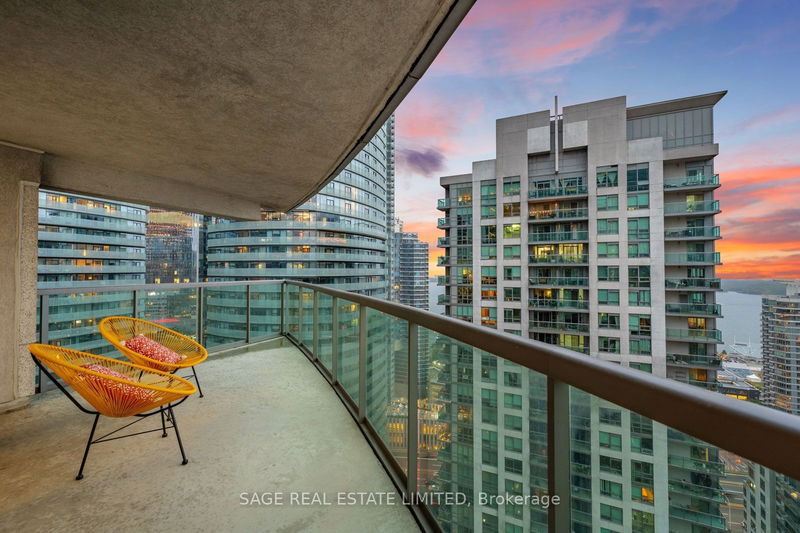  3611 - 30 Grand Trunk Cres  Toronto, M5J 3A4 | Image 27