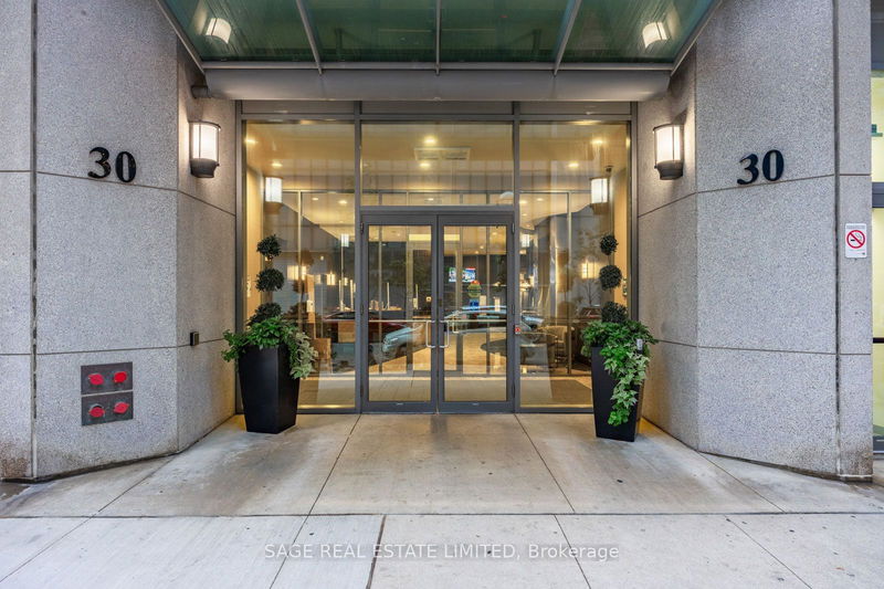  3611 - 30 Grand Trunk Cres  Toronto, M5J 3A4 | Image 35