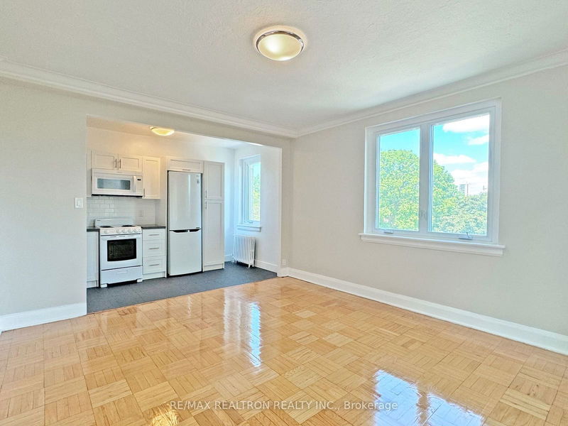 home for lease on 428-398 Avenue Road