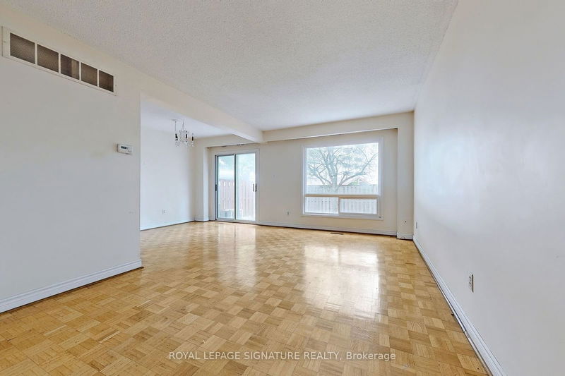 6 Farm Green Way  Toronto, M3A 3M2 | Image 3