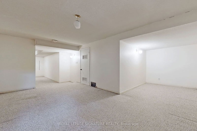 6 Farm Green Way  Toronto, M3A 3M2 | Image 30