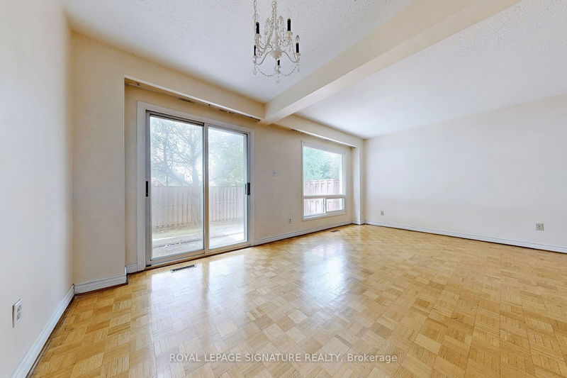 6 Farm Green Way  Toronto, M3A 3M2 | Image 7