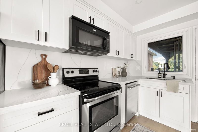 44 Wyndcliff Cres  Toronto, M4A 2K1 | Image 11