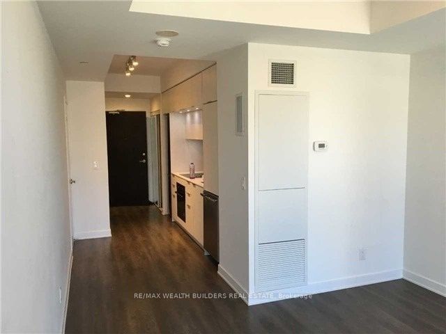 home for lease on 606-55 Regent Park Boulevard
