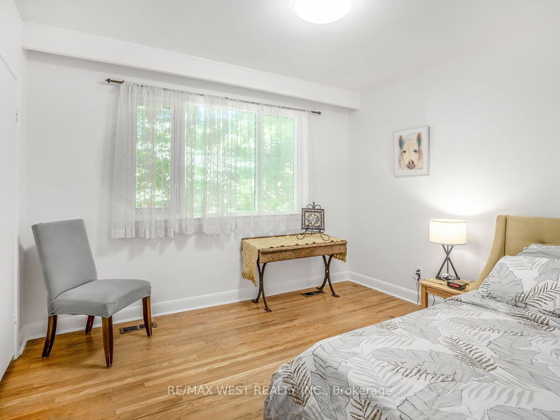 16 Deepwood Cres  Toronto, M3C 1N8 | Image 14