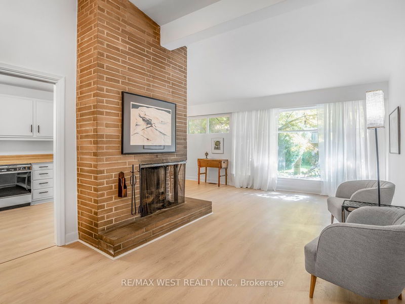 16 Deepwood Cres  Toronto, M3C 1N8 | Image 6