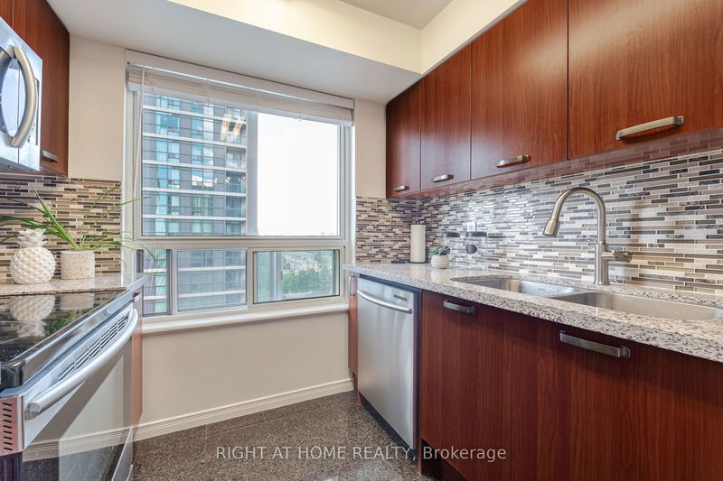  810 - 51 Harrison Garden Blvd  Toronto, M2N 7G4 | Image 12