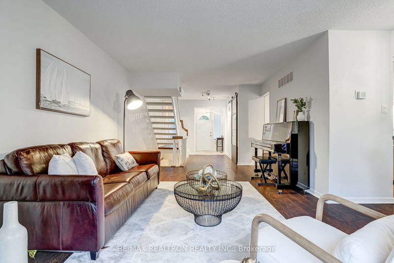 52 Flaming Roseway   Toronto, M2N 5W8 | Image 3