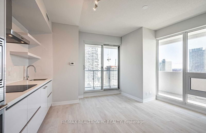 home for lease on 2002-2221 Yonge Street