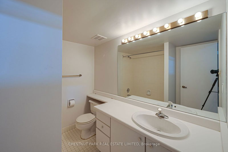  329 - 40 Oaklands Ave  Toronto, M4V 2Z3 | Image 22