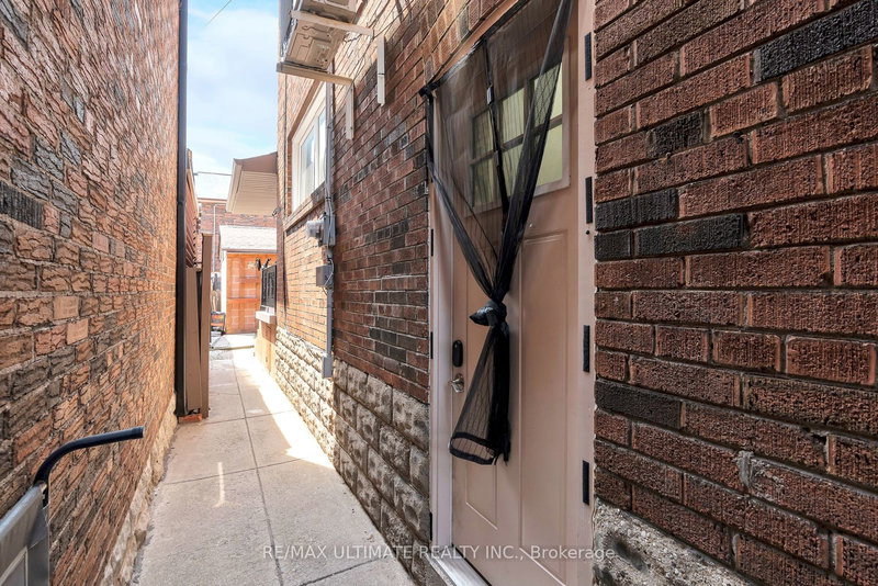 Lower - 290 Westmount Ave, Toronto, M6E 3N1 | Image 3