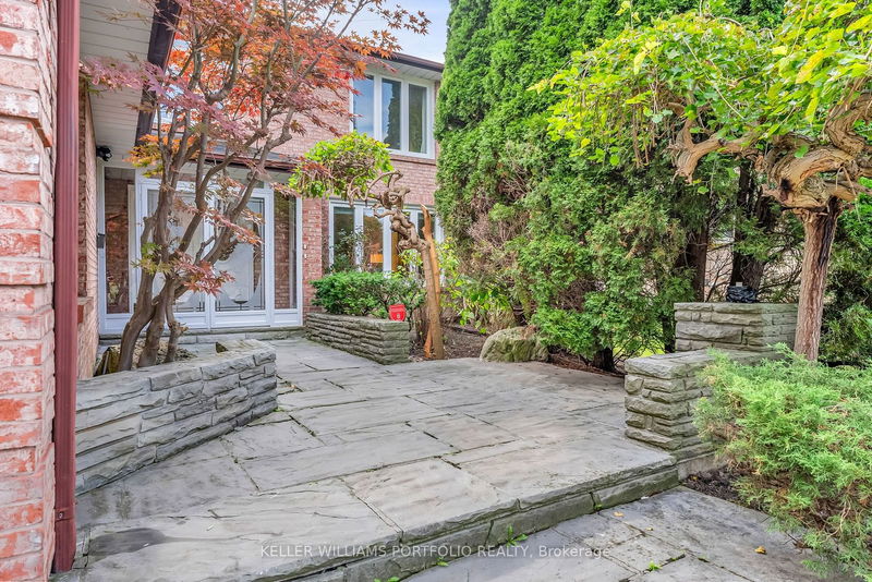 18 Ballyconnor Crt  Toronto, M2M 4C6 | Image 2