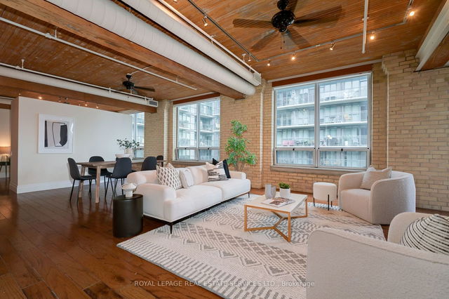 406 - 781 King Street