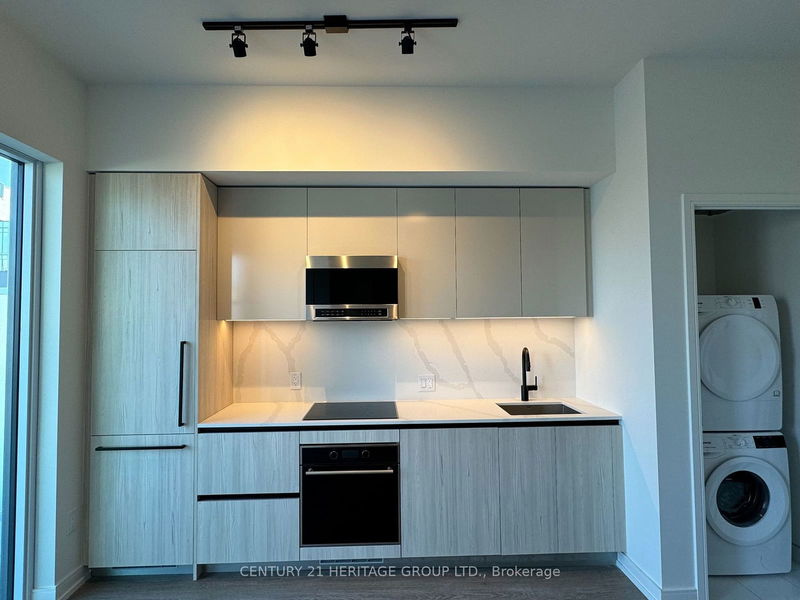 home for lease on 703-425 front Street E