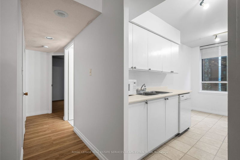  807 - 633 Bay St  Toronto, M5G 2G4 | Image 15