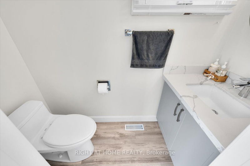 245 Robert Hicks Dr  Toronto, M2R 3R3 | Image 6