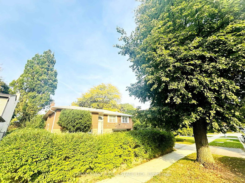 145 Fenn Ave, Toronto, M2P 1X8 | Image 3